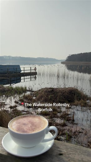 Perfect spot for your morning coffee☕️ 📍The Waterside Rollesby, Norfolk #norfolkbroads #coffee #morning