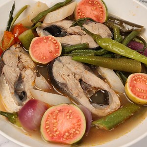 How to cook sinigang na bangus sa bayabas recipe. Sinigang na bangus sa bayabas is another version of a Filipino Famous dish sinigang where we will use bangus instead of pork and bayabas to add a unique taste and flavor. Make sure to choose fresh bayabas as this will be the main ingredient of this dish, strain it multiple times to get the best flavor. Sinigang na Bangus na may Bayabas Ingredients: 1 Whole Milk Fish / Bangus 2 Piece Green Chili 4-5 Pieces Okra 1 Piece Onion 1 String Sitaw (String