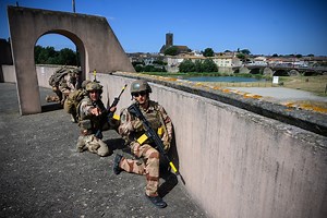 Âge, durée, salaire... A quoi pourrait ressembler le nouveau service militaire volontaire qui pourrait être annoncé jeudi ?