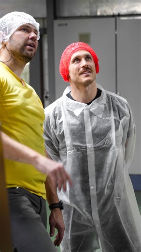 La Semeuse on Instagram: "🎥 Jordan (@tiramisu_de_jo) est venu découvrir notre torréfaction à La Chaux-de-Fonds. Du stock de café vert à la dégustation finale avec Diego, il a suivi tout le parcours du café qu’il utilise dans ses tiramisus. Dans cette vidéo, il vous raconte sa visite, ses impressions, et ce qui l’a marqué. 📍 La suite arrive vendredi prochain… direction sa cuisine. #LaSemeuse #TiramisuDeJo #SwissCoffee #Torrefaction #Café #LaChauxdeFonds #Collab #CoffeeRoaster #ReelCollab #Coffe