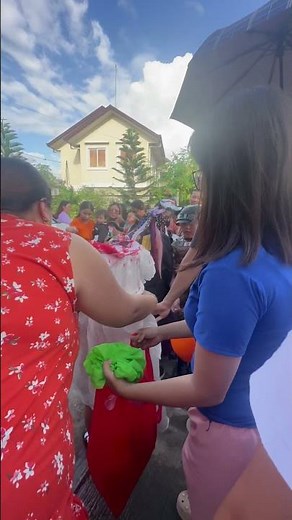 Girl Has Awesome Headless Halloween Costume