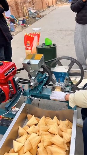 Amazing Automatic Corn Snack Making Machine! 🌽#BusinessIdeas #Innovation #StreetFood
