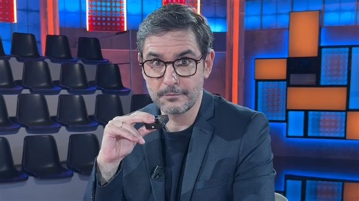 Juanra Bonet presenta en un tour el nuevo plató de la próxima edición de Allá tú