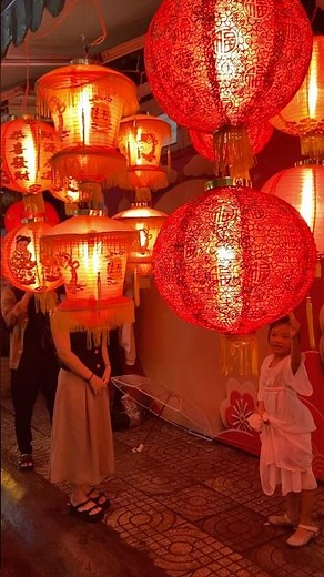 Tết trung thu xuống phố lồng đèn quận 5 em rước đèn đi chơi #shorts #trending #fyp #viral #trungthu