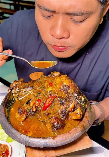 Gak rugi jauh jauh ke Sumenep Resto yang belum lama buka AL KINZA Lesehan Kota Keris @AL KINZA Menunya banyak enak enak wajib kalian coba Kikil kokot bakar kepala kambing bakar Aneka Seafood Bebek Ayam dll minuman yang wajib di coba Es Taal Tangghuli dan banyak lagi 📍 Jl. Arya Wiraraja Gedungan Timur, Gedungan Kec. Batuan Sumenep ⏰Buka 24 jam (bulan puasa jam 16.00 - imsak #elmael #alkinzalesehankotakeris #restoalkinza #kulinermadura #creatorsearchinsights