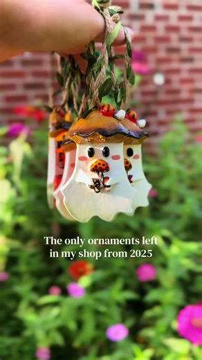 You guys have almost completely cleaned out my ornaments in the shop 🥰😅. My peg board feels so empty right now. I’m hoping to make a lot of progress with the merry mushroom drop this weekend. All 3 magnet sizes are completely done. All I have left is sculpting leaves then sanding and painting for the large canisters. All ornaments only have their bases done, I’ll begin adding mushrooms over the weekend, then lids. #merrymushroom #art #artist #vintage #mushoomart
