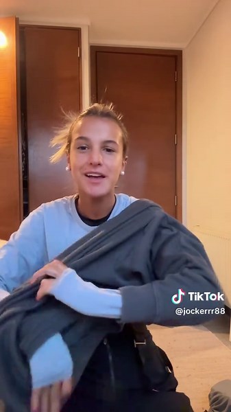 Outfit Ideas for Snowboarding Adventures