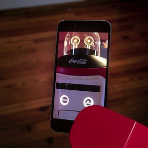 1.9K reactions · 130 shares | Llegó el chat de M.A.R.T.A. El primer robot con sentimientos. Chateale que seguro te invita a probar la nueva Coca-Cola sin Azúcar. | Coca-Cola | Facebook