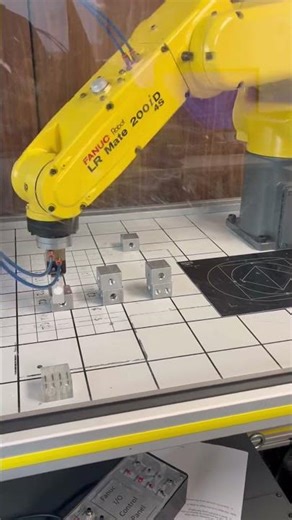 Master Robot Managing Block Pallets🦾 #technology