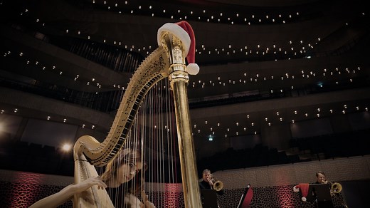 Vorweihnachtsstimmung in der Elbphilharmonie Hamburg! Zum Nikolaustag gibt es heute etwas ganz Besonderes: Unsere Blechbläser und Harfenistin spielen "Cantique de Noël" in einer Bearbeitung unseres Solo-Posaunisten Simone Candotto. Wir wünschen einen besinnlichen zweiten Adventssonntag ✨🕯📯🎵☺️ | NDR Elbphilharmonie Orchester