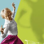 『TOVE／トーベ』情熱的な人生を映し出した予告映像到着！ムーミンやスナフキンのイラストを描く様子も | anemo（アネモ）