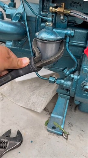 🔧 Removing & Servicing a Diesel Fuel Filter Bowl | Engine Maintenance #Shorts