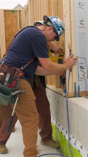 Bensonwood on Instagram: "With tight urban lots, sidewalk permits, and street closures, speed really matters. Combining Star Contracting’s expertise in Boston building logistics with Bensonwood’s panelized system, these design certified Passive House buildings went from slab to shell in just 9 days each.⁠ ⁠ Watch the full YouTube playlist at the link in our bio.⁠ ⁠ General Contractor: @starcontractingco⁠ Panelized Building Shells: @bensonwoodhomes⁠ Architecture: @hue_architecture⁠ Engineer of Re