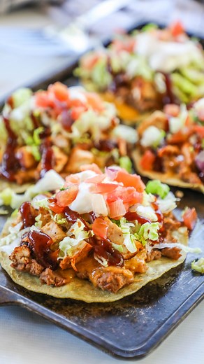 Kimber | Easy Family Recipes on Instagram: "Don’t make these BBQ Chicken Tostadas unless you’re ready to share the recipe with everyone you know! Crispy tostada shells + BBQ chicken + melty cheese + fresh toppings = the fastest way to make dinner disappear. Save this for your “I need dinner in 15 minutes” emergencies! 📩 Comment 𝐓𝐨𝐬𝐭𝐚𝐝𝐚𝐬 and I will DM you the recipe before carpool pickup *𝑴𝒂𝒌𝒆 𝒔𝒖𝒓𝒆 𝒕𝒐 𝒇𝒐𝒍𝒍𝒐𝒘 𝒎𝒚 𝒂𝒄𝒄𝒐𝒖𝒏𝒕 𝒔𝒐 𝒕𝒉𝒂𝒕 𝒎𝒚 𝑫𝑴 𝒅𝒐𝒆𝒔𝒏’𝒕 𝒆𝒏𝒅