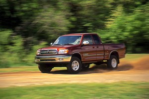 1999 Toyota Tundra SR5 V-8 Wants to Be Taken Seriously