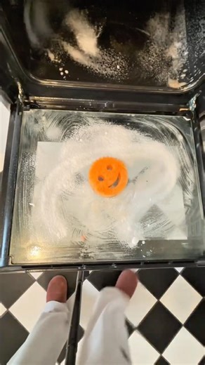 Deep cleaning my oven and microwave ASMR🧽🫧🧹#shorts