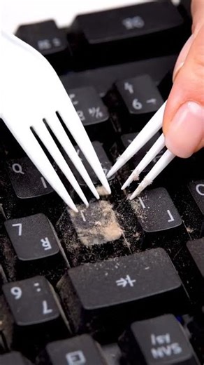 This Plastic Fork Trick Cleans Your Keyboard Better Than You Think