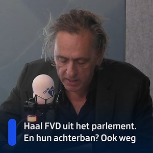 FvD is als een pandemie, zegt Marcel van Roosmalen bij De Nieuws BV. 'Isoleer de besmettingshaarden, zet er een glazen stolp overheen, zet ze achter een decoder, af en toe even de deksel van de pan halen en een beetje doorroeren. Het gif eruit koken en dan met een kleine lepel opdienen.' | NPO Radio 1
