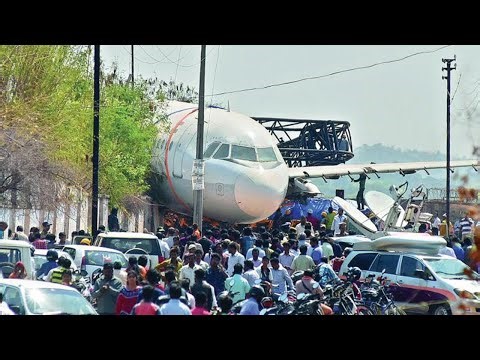UNBELIEVABLE CROSSWIND LANDINGS during a STORM - TOP PLANE CRASHING - PLANE/HELICOPTER FAILS