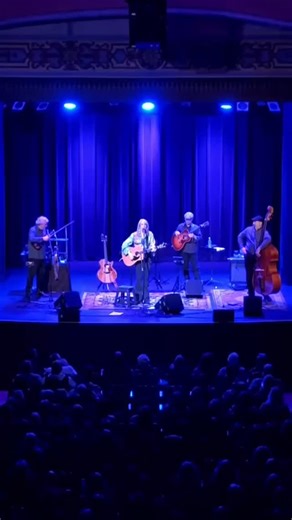Eighteen Wheels singalong with Kathy Mattea 🎶 it was a sweet evening, thanks for joining us! • #viroqua #viroquawi #viroquawisconsin #driftless #driftlesswisconsin #driftlessregion | The Historic Temple Theatre