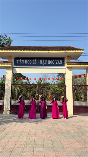 Video của Khánh Ly Nguyen (@khnh.ly.nguyen2) với bản nhạc nhạc nền - góc khuất - TRạm phát sóng music