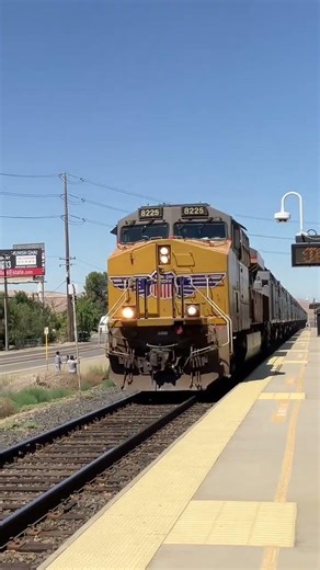 Caltrain F40PH-2CAT funeral train going by the Tracy ACE Station 6/11/25