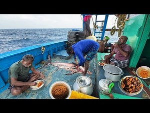 Deep Sea Surprise! Massive Marlin Caught After YEARS at Sea!! | Boatlife⛵️