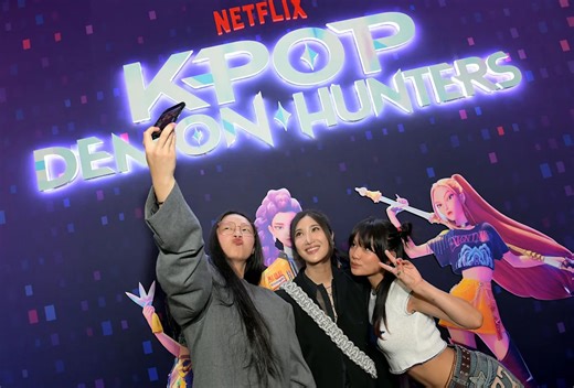 'KPop Demon Hunters' singers deliver surprise 'SNL' performance of 'Golden'