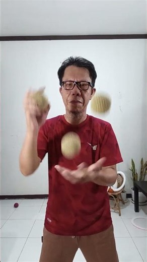 Fast hands, 3 balls, good vibes.#ayojuggling #juggling #juggle #juggler #3balljuggling