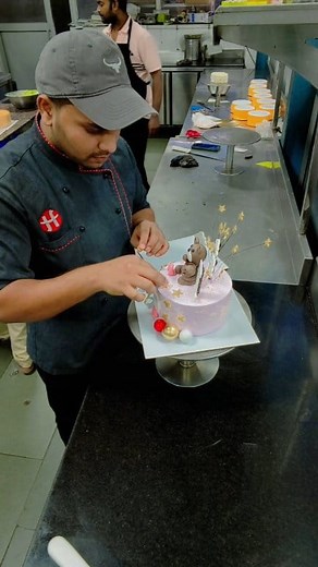 How to make a 1kg pineapple 🍍🍍 Teddy 🧸 Bear Cake Decorating Idea! #pineapple #teddy #cake #boy #birthday #design #short #facebook #video | Shatru Das