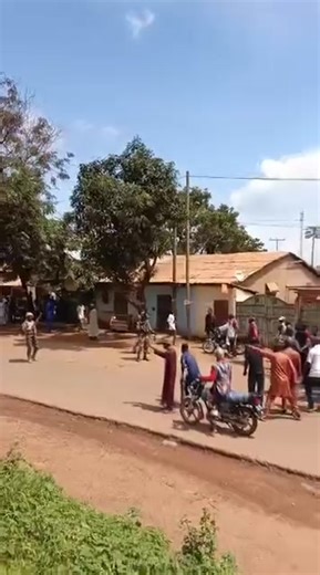 37K views · 751 reactions | Empêcher les fidèles de prier dans une...