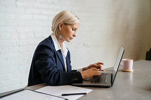 Voici les deux mots à écrire à la fin d'un mail pour une réponse rapide - une étude a prouvé leur efficacité