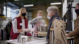 #solidarité 🦺 Tout au long de l’année, l’Ordre de Malte France accueille des bénévoles qui, par leur engagement, fournissent une aide, une écoute et un accompagnement aux personnes démunies ou fragilisées par la vie. Plus de 13 000 bénévoles apportent déjà, par leur présence, du réconfort, de la chaleur humaine et recréent un lien social avec les plus précaires. 💟 Pour devenir bénévole 👉 https://omf.live/jedeviensbenevole | Ordre de Malte France