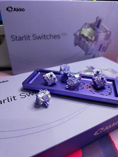 This one is for people who love glitters! 💕 The Akko Starlit switches are light linear switches from Akko's lineup. For this sound test, I used a plastic board (forgot the exact model, but it’s from Mchose! 😅) with a PC plate and all foams—a common keeb config in most pre-builts nowadays. These switches are quite loud and poppy while remaining pretty smooth—maybe a close second or third to the Rosewoods. They look adorable with their glittery top housing, and the built-in light diffuser really