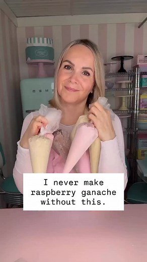 I never make raspberry ganache without this. Here’s why: Raspberry is one of my favorite flavors—it’s so fresh, and it goes beautifully with white chocolate. It’s perfect for the inside of a cake or any fruity layer. But raspberries are very acidic. And when that’s combined with white chocolate, it can sometimes break the emulsion. That’s when your ganache can turn grainy or just not come together properly. What I do is add a few spoons of Greek yogurt. It helps everything blend really smoothly,