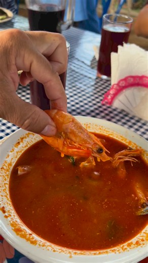Comiéndome un buen caldo de camarón casero en #TOROPRIETO#veracruz a la orilla del Río, se viene buen video ¿gustan? | Fallo No Falla