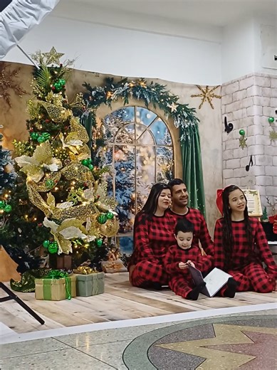 Sesión de fotos navideñas 👨‍👩‍👧‍👦😍💘 #Navidad #diciembre #fotosnavidad #fotos #familia