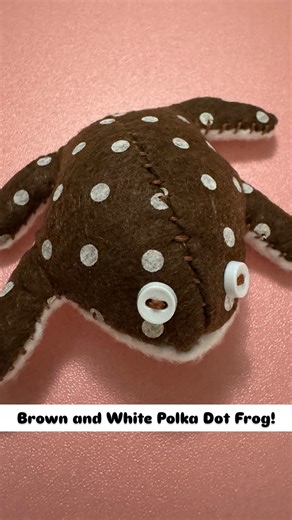 Ariel 🐸💕 on Instagram: "🐸🤎🤍 Pattern by Boigameista on tumblr! #frogs #toads #polkadots #sewing #plushies"