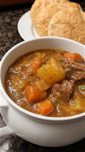 Hearty Beef Stew (Stove-Top) A comforting, slow-simmered beef stew with a thick, savory gravy, tender chunks of beef, and classic vegetables—perfect for cozy dinners and even better as leftovers 🍲 🥩 Ingredients 2 lbs beef chuck, cut into 1½-inch cubes 2 tbsp olive oil 1 large onion, chopped 3 cloves garlic, minced 3 tbsp all-purpose flour 4 cups beef broth (low sodium preferred) | The Cozy Spoon