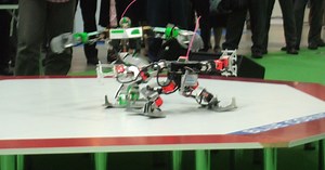 Video: Robot Wrestlers battle it out at Robotech