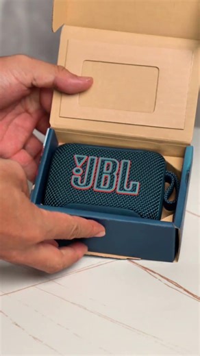 Is the NEW JBL Go 5 actually better than the Go 4? 🤔🔊 Let’s unbox it! #JBLGo5 #TechReview #Shorts