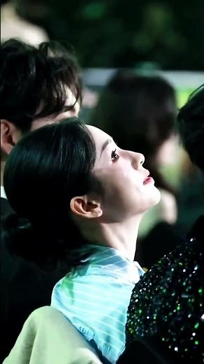 20251221 Zhou Ye's beautiful side profile as she looks up at the ceiling #TencentAllStarNight2025