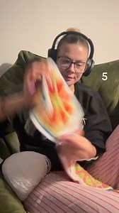 Pattern 👉🏻 https://patternshere.com/unlock/?pattern=retro-flower #crochet #crochetlove #crochetcommunity #crochetpattern #crochetinspiration #grannysquare #crocheting #crochetersofinstagram | Crochet Tutorial