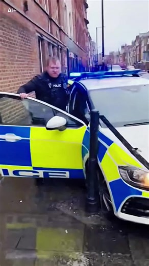 you can't park there mate police officer fails UK #foryou #policefails #accident #ukpolice