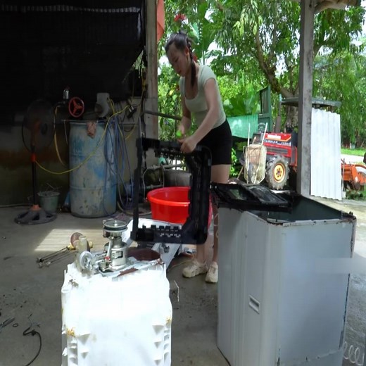 18_Years_Old_Girl_Restores_Broken_Top_Loading_Washing_Machine_Working Part 14 | Cordle 1M | Facebook