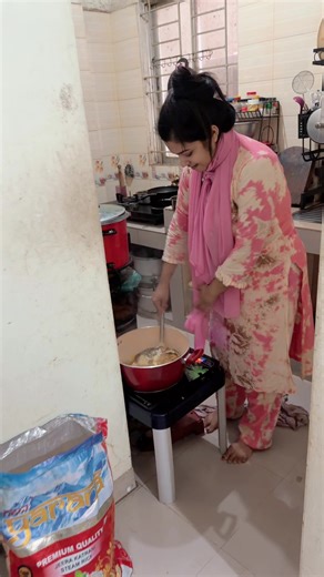 আমি কার মাথা রান্না করছি 🤣🤣