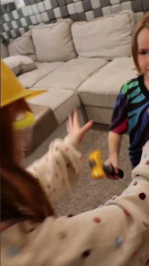 iM A HAMMER!! 🔨 Niko & Adley start their new CONSTRUCTiON job & build an EPiC CASTLE! #shorts