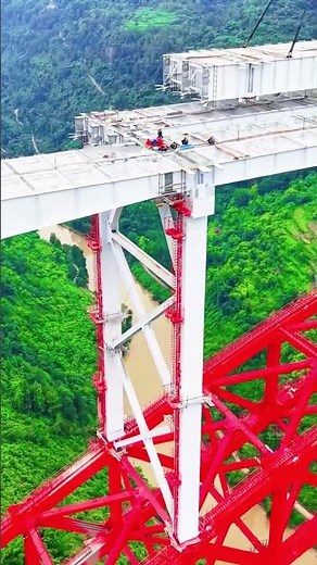 High altitude beam erection of a hundred meter high pier steel structure bridge