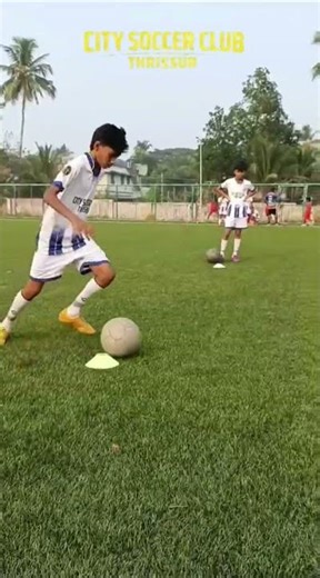 Coaching football dribbling and skills#ronaldino #neymarjramin #ronaldo #marodona and Zidane skills