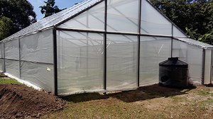 Invernaderos y Casas Malla - Sistemas de Riego - Invernaderos - Bombas Solares